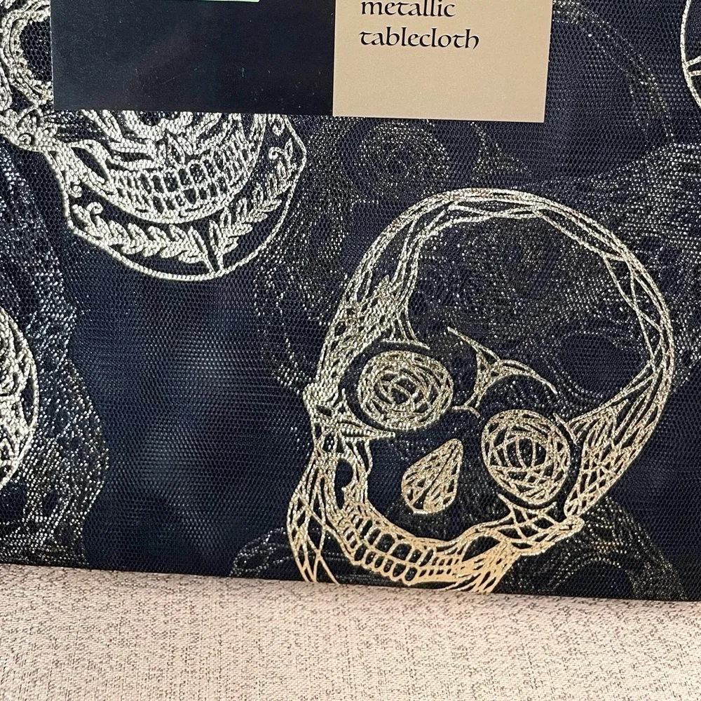 🆕Sheer Gold/Silver Metallic Printed Skulls Reversible Tablecloth
